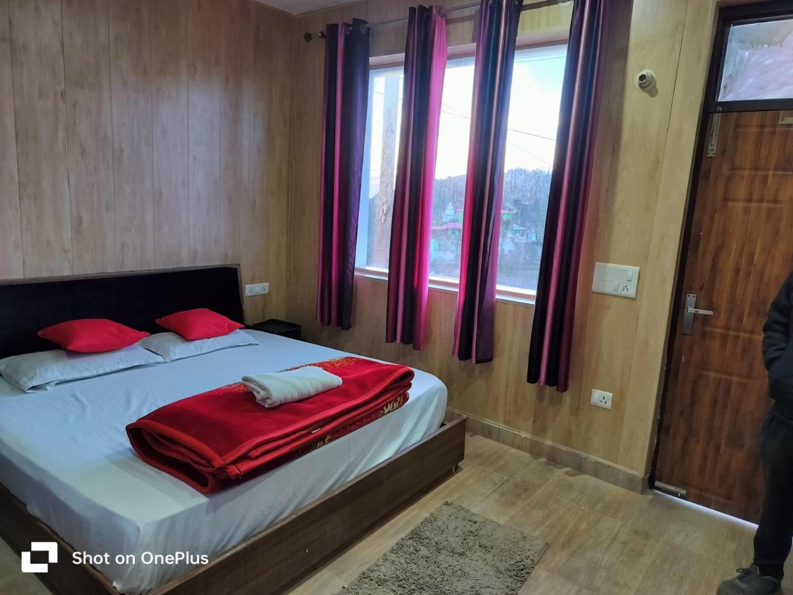 Silver Dew Resorts And Restaurant Dhanaulti Exterior foto